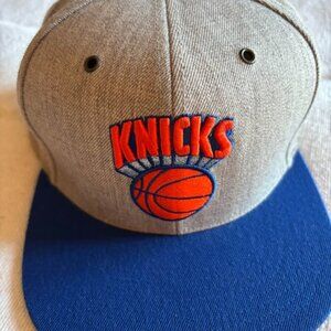 Mitchell & Ness Knicks grey crown and blue brim